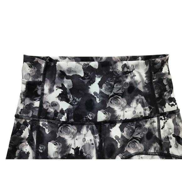 Lululemon Wunder Under Short 2" Size 6 Black & White Foral - Picture 3 of 11